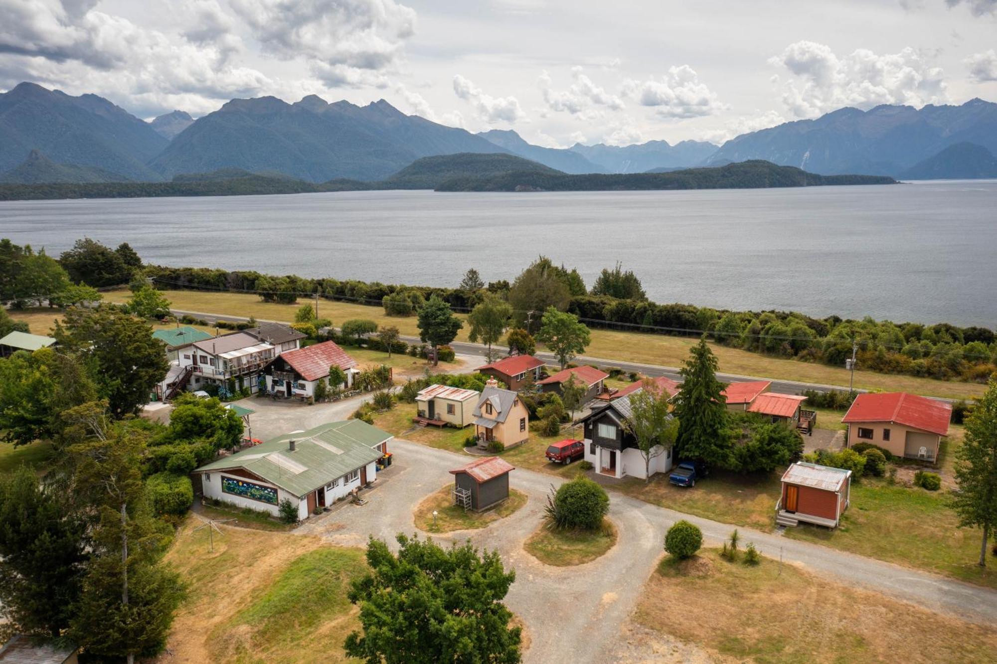 Manapouri Holiday Park Exterior foto