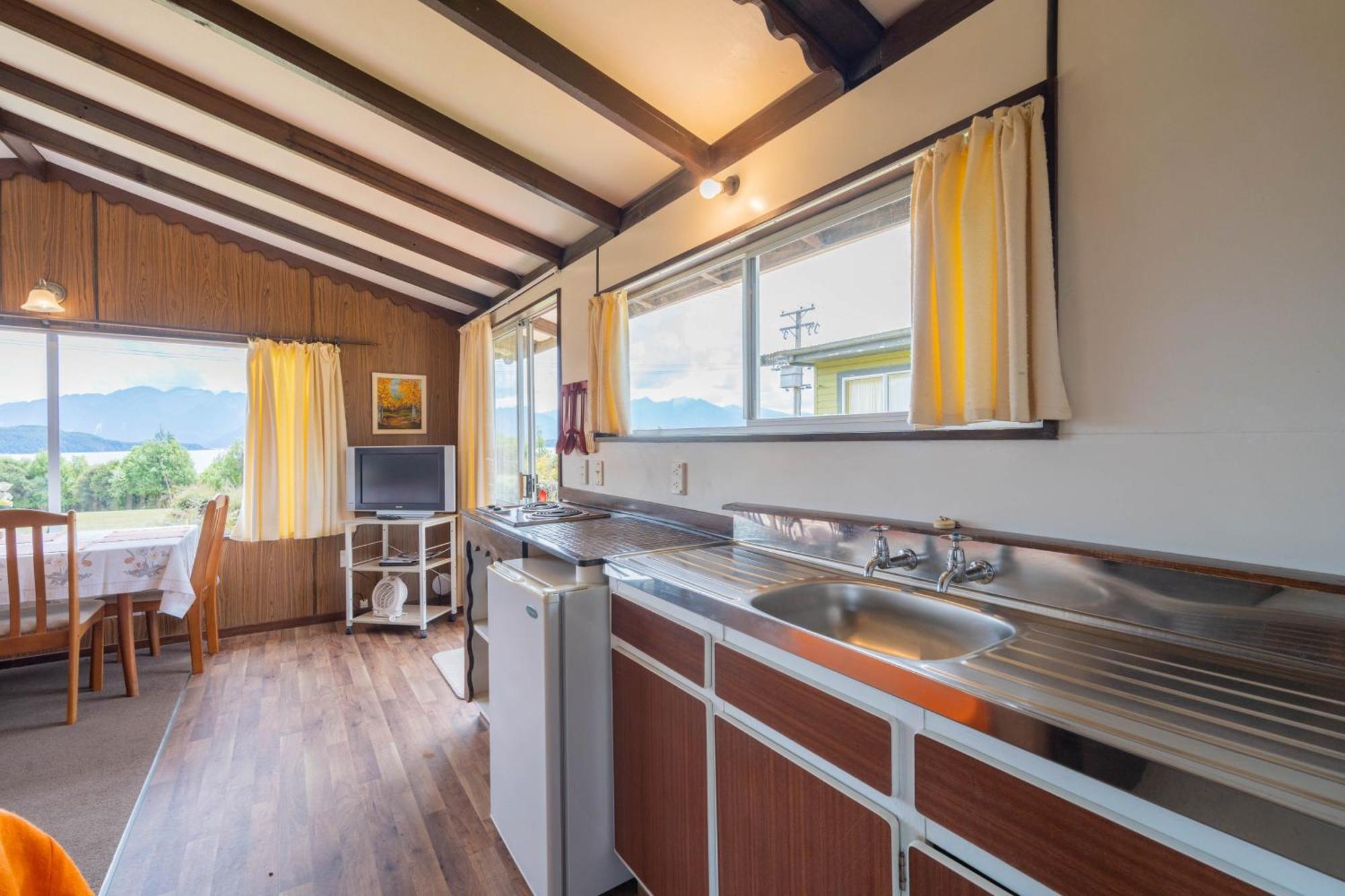 Manapouri Holiday Park Exterior foto